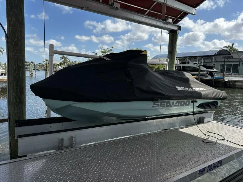 2022 Sea-Doo Wake Pro 230 - Image 9