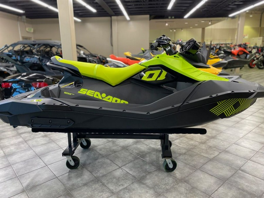 Kup 2023 Sea-Doo Spark Trixx 3-up Online | Lekki 3-osobowy Jet Ski Sprzedaż