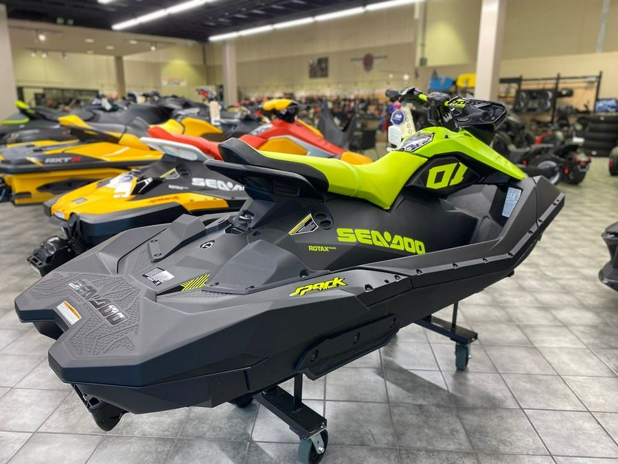 2023 Sea-Doo Spark Trixx 3-up - Image 3
