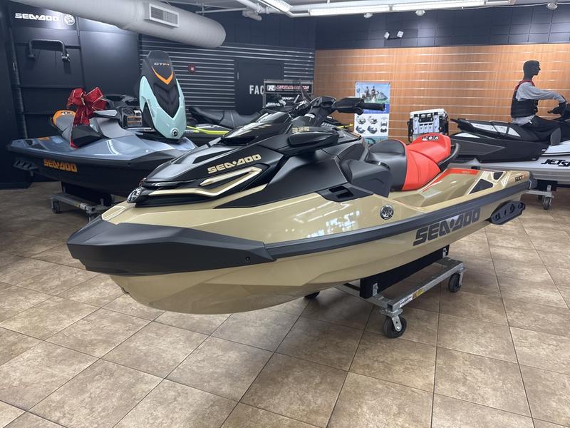 Kup 2025 Sea-Doo RXT-X™ 325 – Najwyższa wydajność PWC