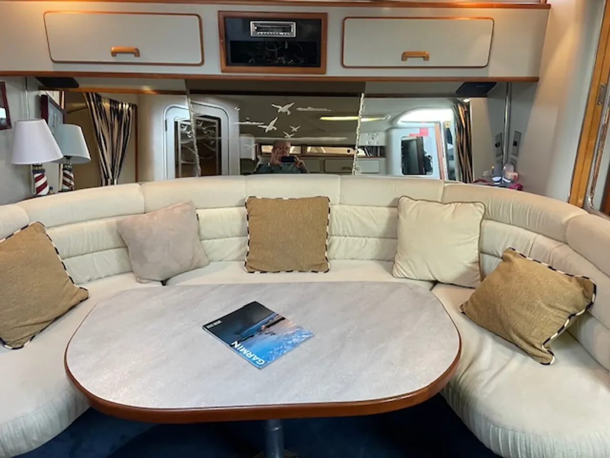 1990 Sea Ray 350 Sundancer - Image 11