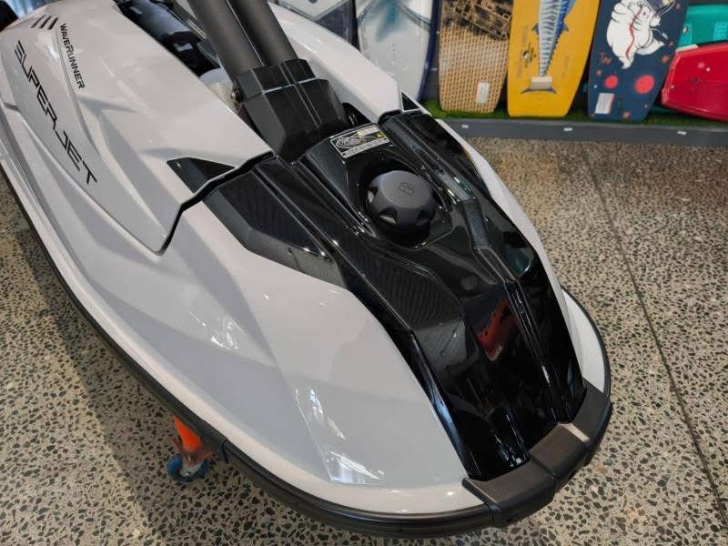 2023 Yamaha Superjet - Image 4