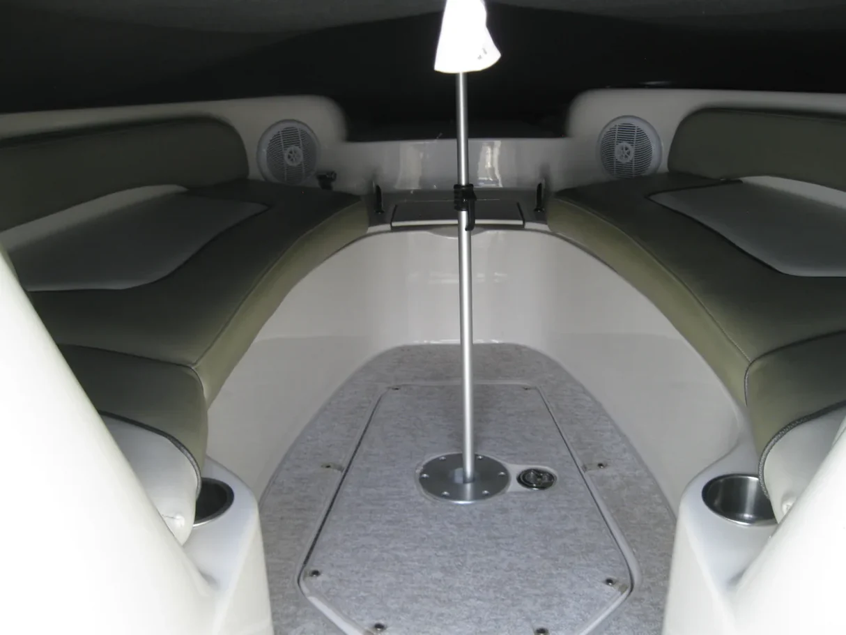 Łódź Rekreacyjna Sea Ray 240 Sundeck - Image 19