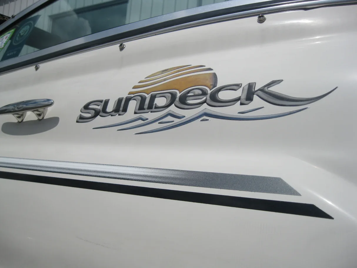 Łódź Rekreacyjna Sea Ray 240 Sundeck - Image 4