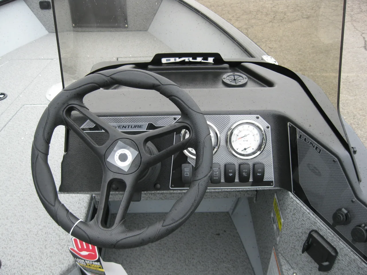 2025 Lund 1775 Adventure SS - Image 12