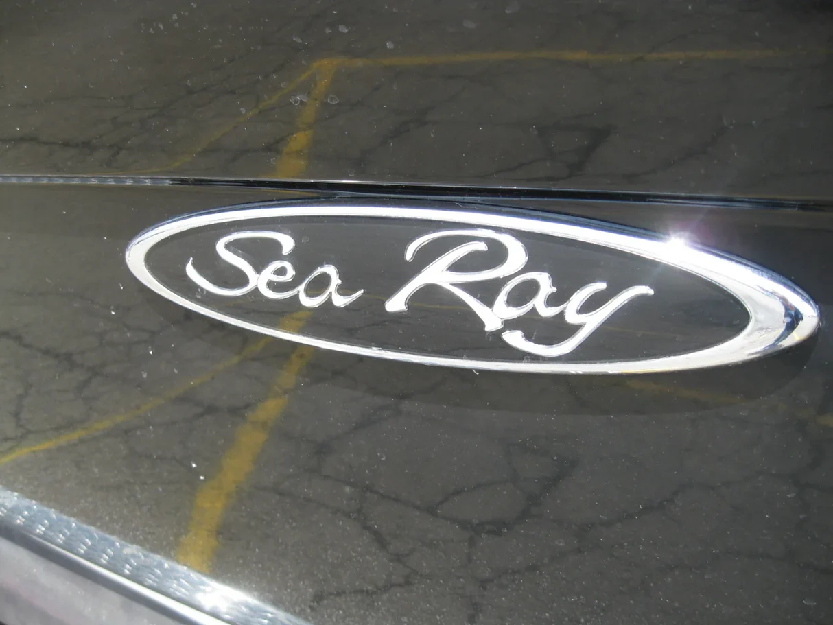 Łódź Rekreacyjna Sea Ray 240 Sundeck - Image 3
