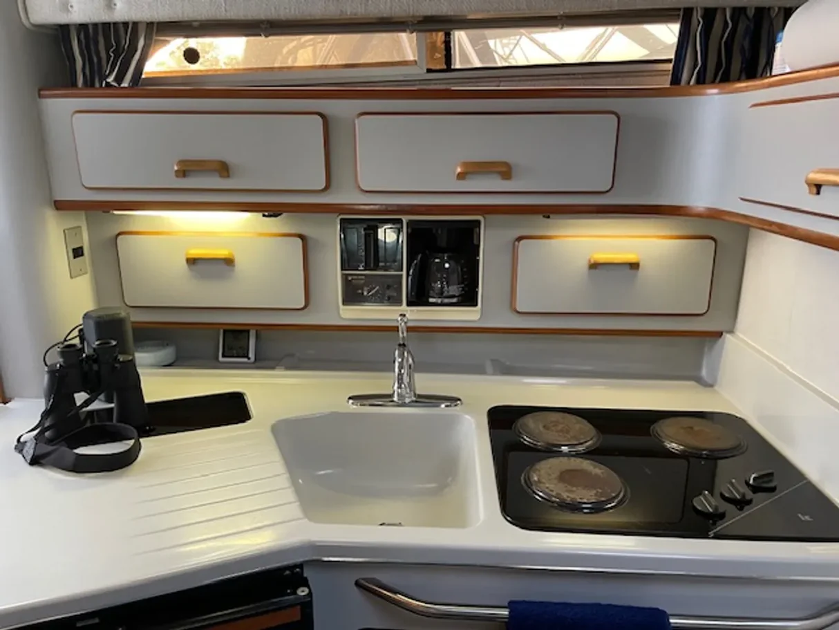 1990 Sea Ray 350 Sundancer - Image 9
