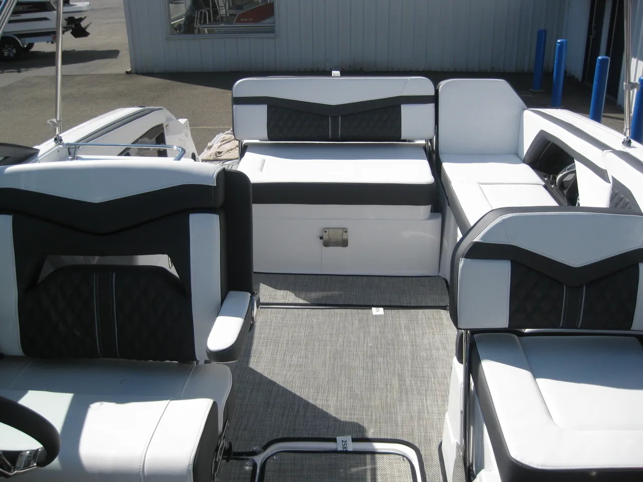 2024 Monterey 258 SS - Image 14